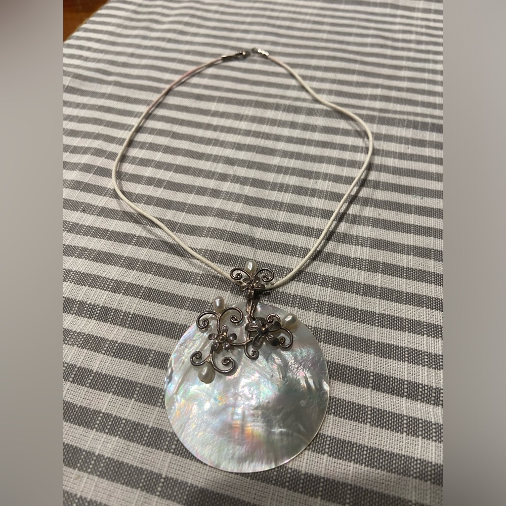 Vintage style cord necklace shell pendant faux pearls